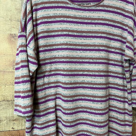 Torrid 3/4 Sleeve Crew Neck Super Soft Plush Top Purple Multi Stripe Size 2 - Picture 4 of 12